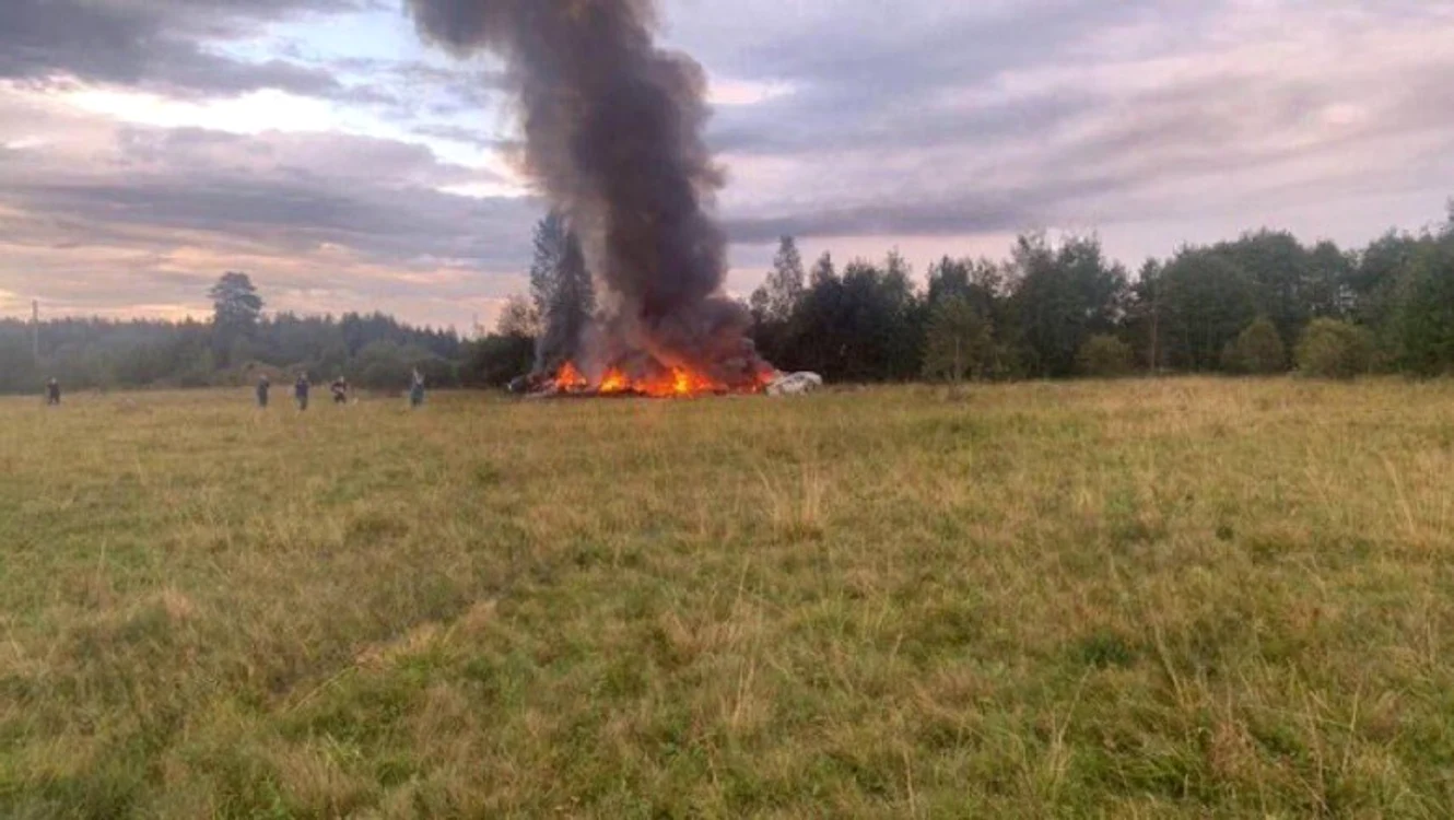 Toți cei de l-a bord au murit în urma părbușirii avionului / foto: Twitter/Visegrad23