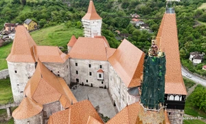 Statuia Cavalerului reamplasată pe Castelul Corvinilor  Foto Daniel Guță ADEVĂRUL (20) JPG