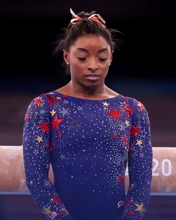 1 simone biles cea mai mare gimnasta americana din toate timpurile s a retras de la olimpiada de la tokyo jpg jpeg