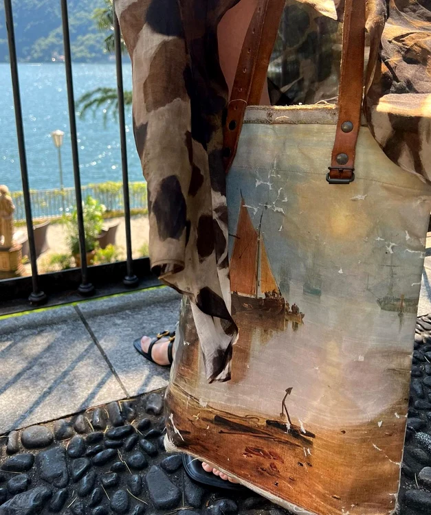 Geanta Andreei Marin a atras toate privirile la lacul Como. Foto: Instagram/Andreea Marin