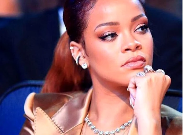 Pe lângă piercing-ul în sfârc, Rihanna și-a mai făcut câteva găuri în urechifoto: Instagram