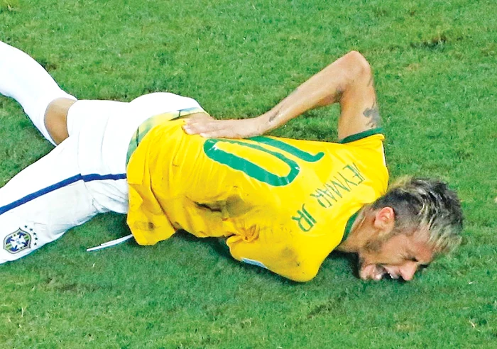 
    Neymar s-a tăvălit pe teren de durerefoto: Reuters  