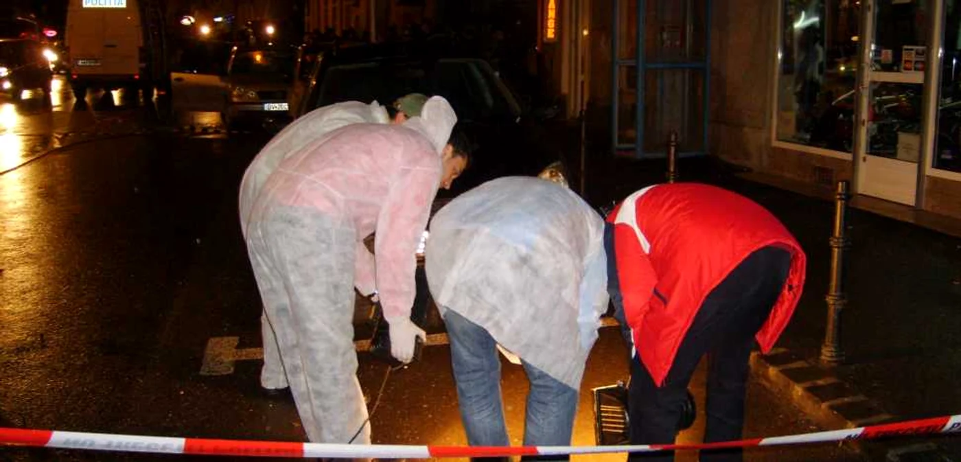 Doi indivizi înarmaţi au jefuit o bancă din oraşul Constanţa. 