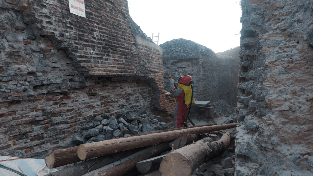Imagini de la restaurarea celebrei cetăți de la Poenari, locul unde se refugia Vlad Țepeș în vremurile grele