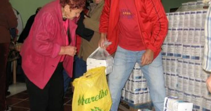 Bistriţa :Primăria împarte făină nevoiaşilor