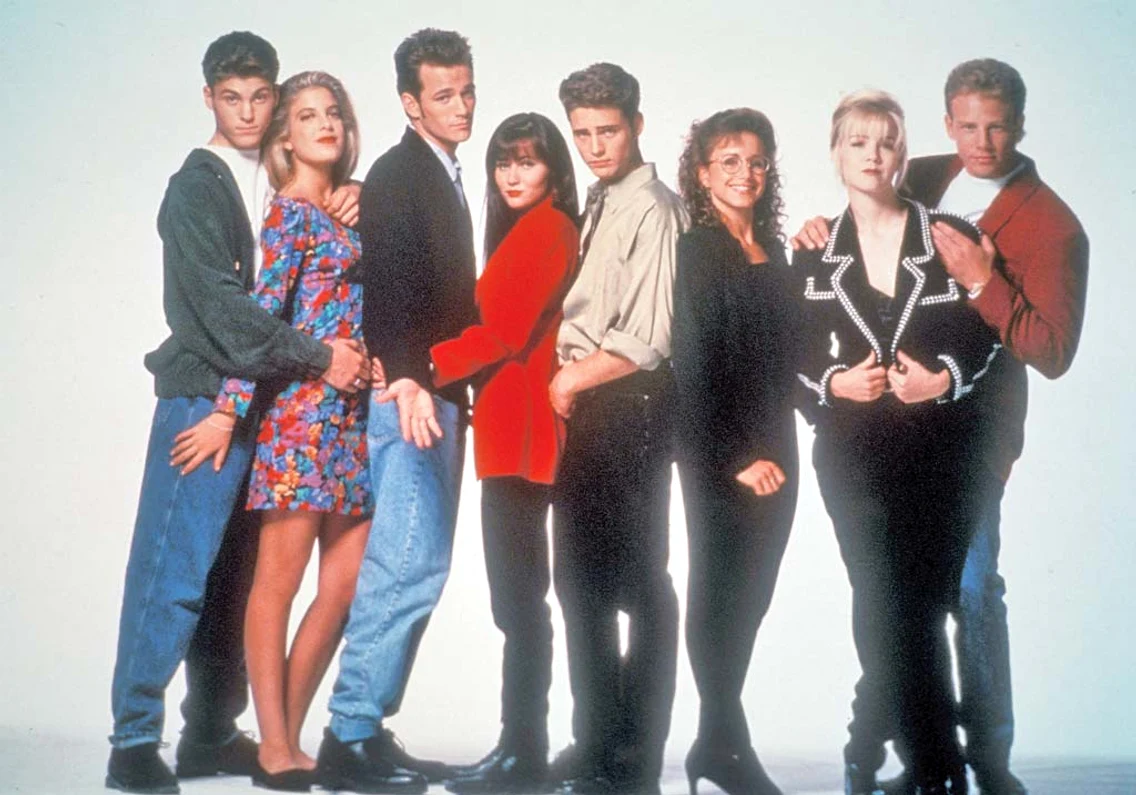 Serialul “Beverly Hills 90210” a fost difuzat între 4 octombrie 1990 și 17 mai 2000, şi a totalizat 293 de episoade
