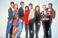 Serialul “Beverly Hills 90210” a fost difuzat între 4 octombrie 1990   17 mai 2000 şi a totalizat 293 de episoade jpeg