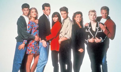 Serialul “Beverly Hills 90210” a fost difuzat între 4 octombrie 1990   17 mai 2000 şi a totalizat 293 de episoade jpeg