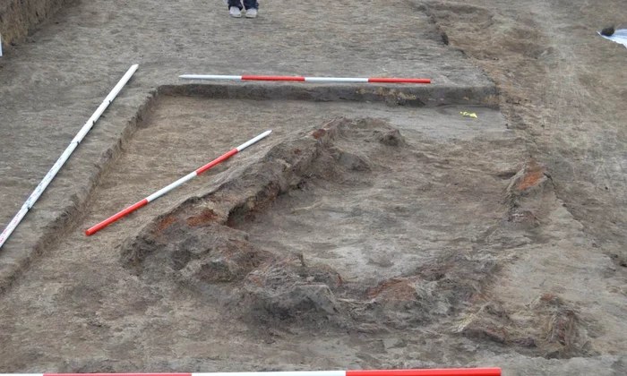 Mormânt de la începutul Epocii bronzului, descoperit în județul Botoșani (foto: Muzeul Județean Botoșani)