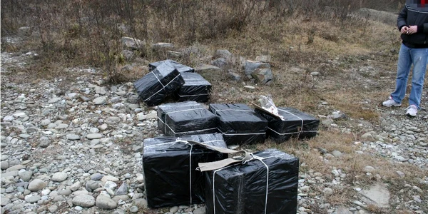 Coletele conţineau 4.000 de pachete de ţigări de contrabandă