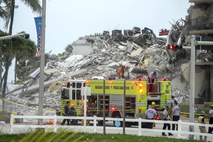 Israelul a anunţat sâmbătă că trimite la faţa locului, în ajutor, experţi şi salvatori.  FOTO EPA EFE