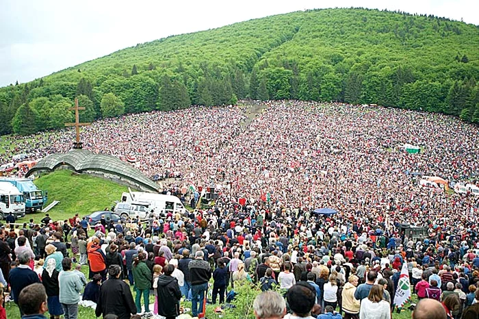 Pelerinii vin la catedrala din Şumuleu Ciuc din toate colţurile Europei