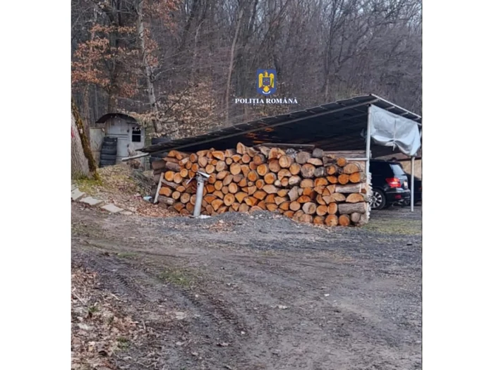 Sunt efectuate 21 de percheziții. FOTO Poliția Română