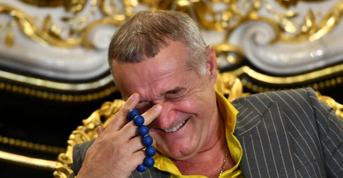 Gigi Becali, fericit că-i intră în conturi milioanele de la UEFA. Foto Sportpictures