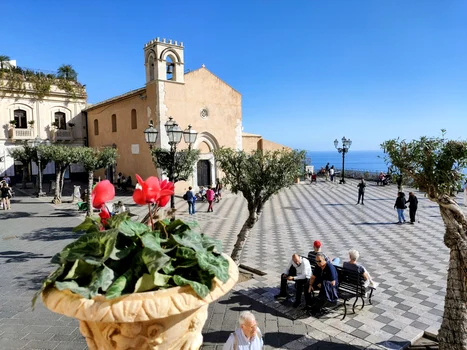 Taormina este perla insulei, localitate plină de turiști chiar și-n extra sezon Foto Dan Roșu