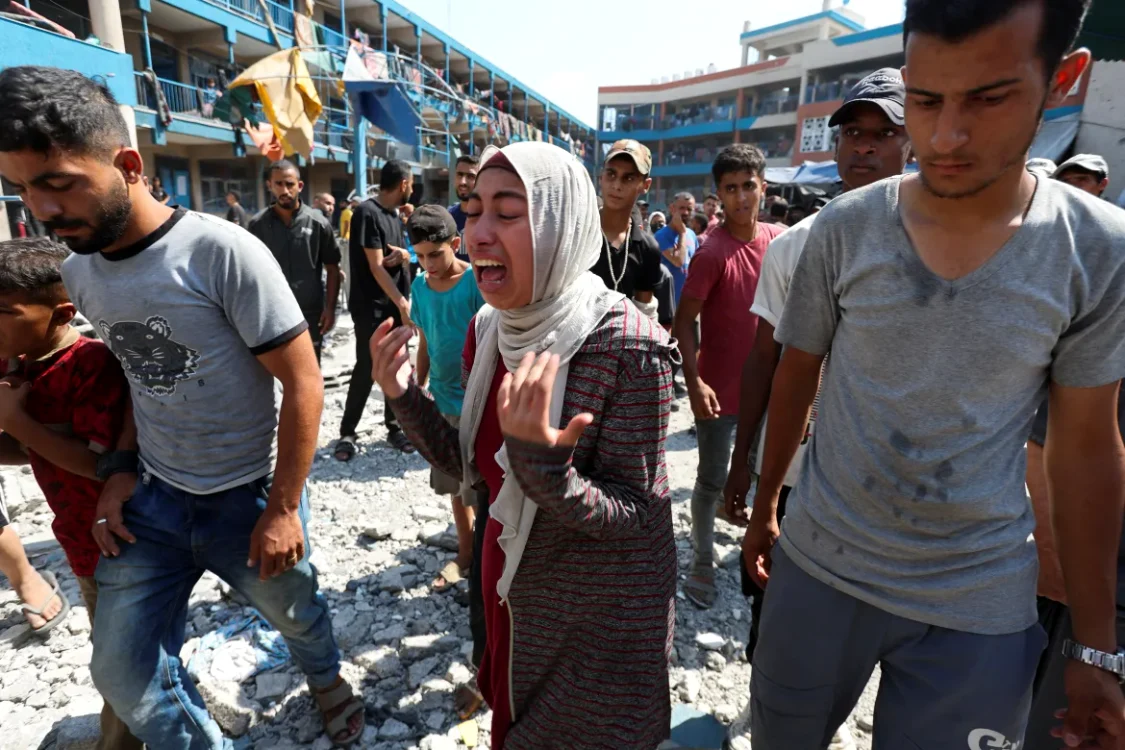 Armata israeliană a atacat o școală în centrul Gazei FOTO Ramadan Abed/Reuters