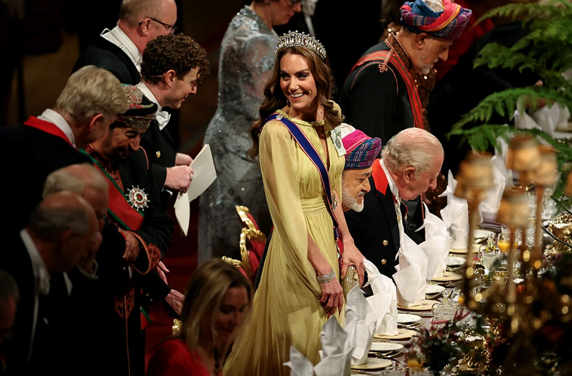 Prințesa Kate în rochie galbenă și cu tiara Queen Mary's Lover's Knot, GettyImages (6) jpg