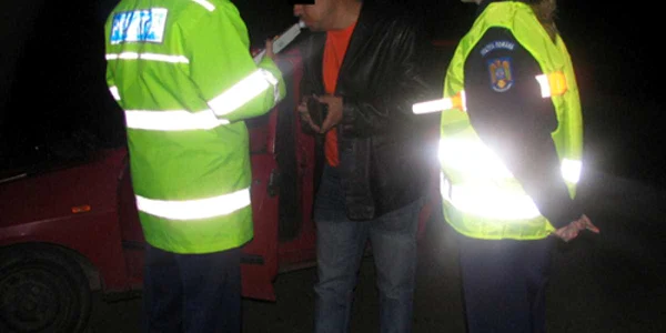 Poliţiştii olteni au efectuat controale în trafic inclusiv pe timpul nopţii