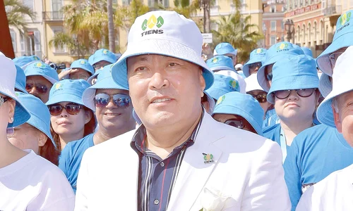 Miliardarul Li Jinyuan a achitat peste 33 de milioane de euro pentru a şi ferici subordonaţii  jpeg