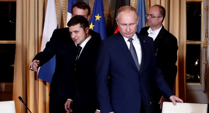 Volodimir Zelenski (stânga) şi Vladimir Putin în marja summitului din decembrie 2019 de la Paris privind soluţionarea conflictului armat din estul Ucrainei FOTO EPA-EFE