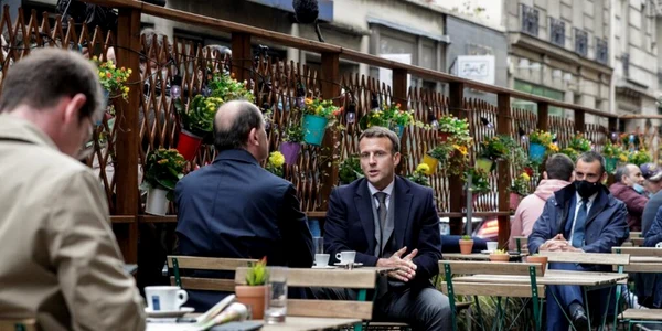 Emmanuel Macron si Jean Castex la terasa FOTO AFP