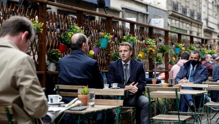 Emmanuel Macron si Jean Castex la terasă în centrul Parisului FOTO AFP