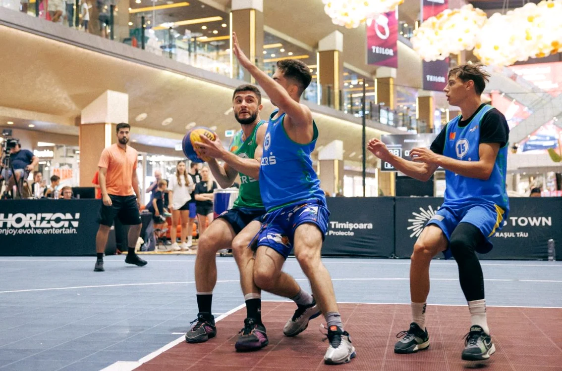 Meciurile de baschet 3x3 s-au disputat la mall
