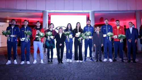 Medaliații olimpici la COSR, înainte de a-și primi mașinileFOTO: Inquam Photos
