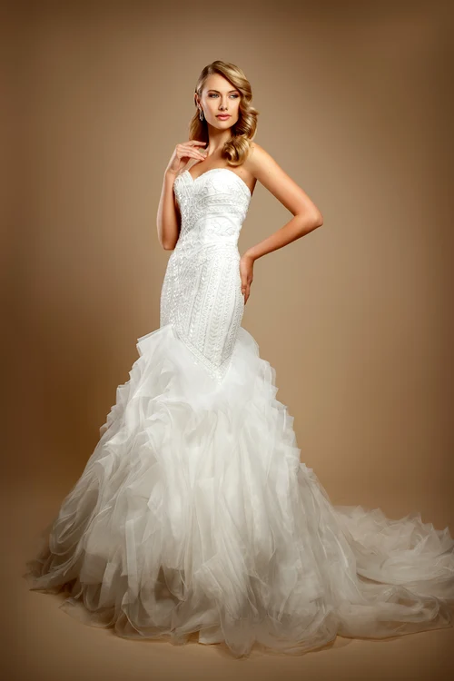 Tendinţele anului 2015 pentru rochiile de mireasă - mireasa este o romantică