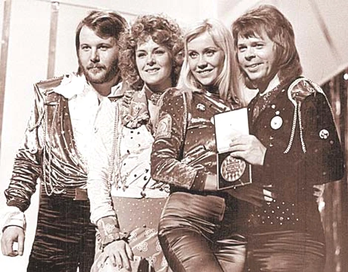 1974. Au câştigat Eurovision cu piesa ”Waterloo”