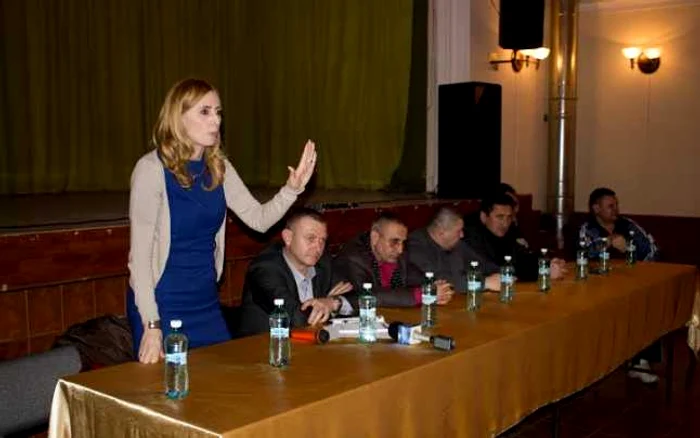Dezbatere publica la Biled. Foto: Robert Bloanca