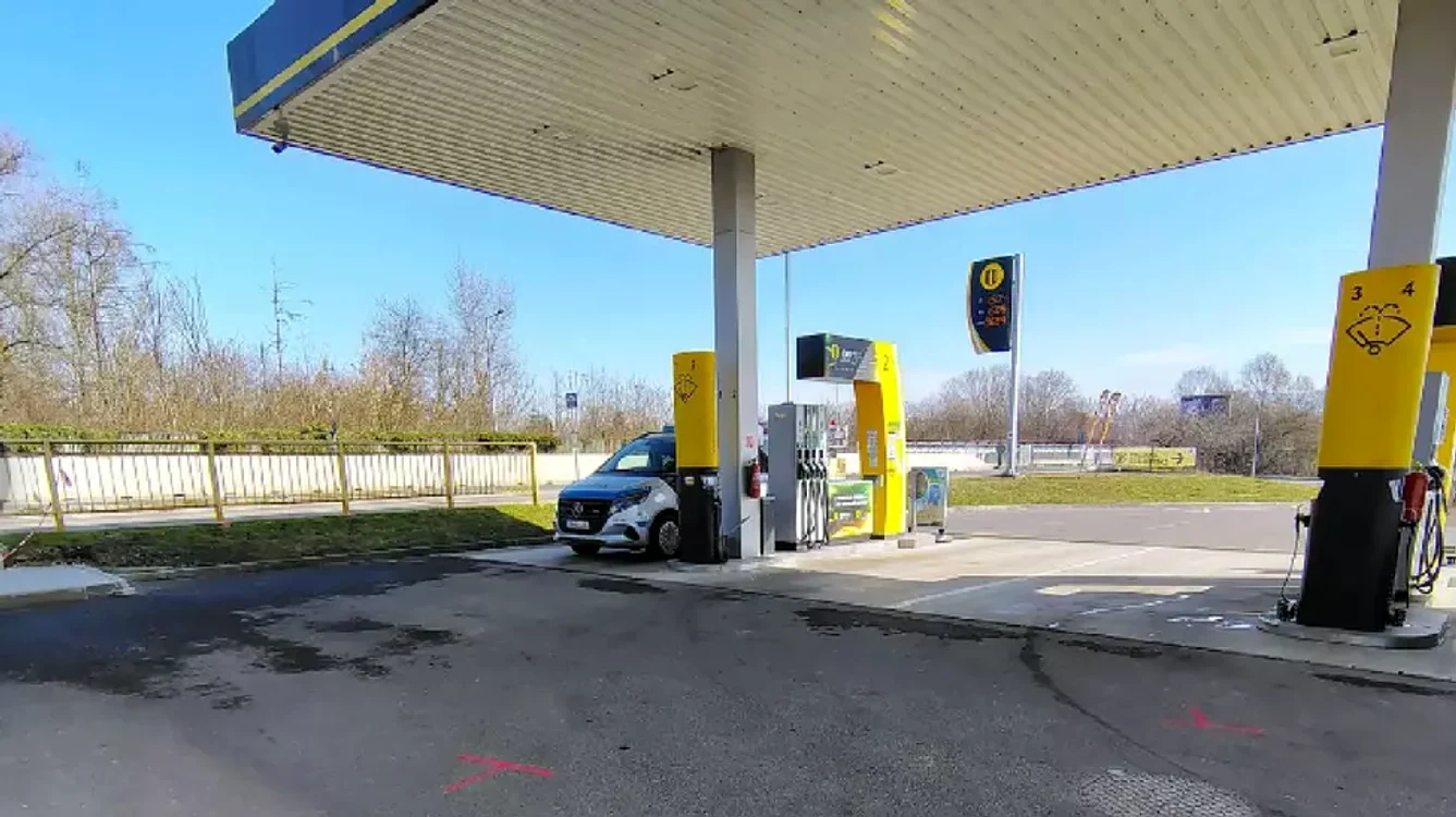 Un băiețel de doar 4 ani a fost ucis accidental de tatăl său într-o benzinărie din Slovenia.