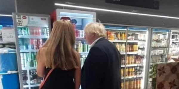 Boris Johnson si Carrie în concediu în Grecia foto twitter