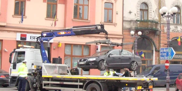 Municipalitatea a investit în două autospeciale noi, pentru a ridica mașinile parcate ilegal