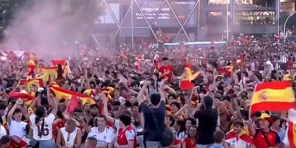 suporteri spania, dupa titlul obținut de Spania FOTO captura Beanyman Sport png