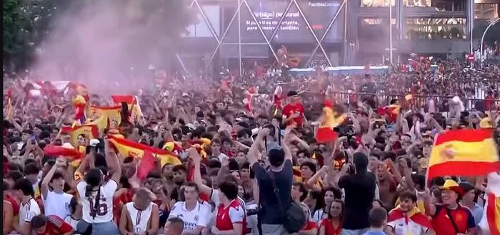 Suporterii spanioli au jubilat după fluierul final. FOTO captură YouTube