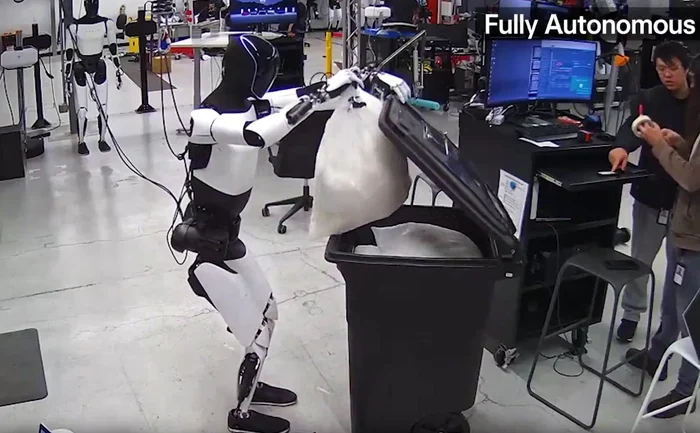 VIDEO Tesla prezintă cele mai impresionante imagini cu robotul umanoid Optimus. Face treburi casnice ca un om