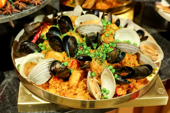 Paella face parte din meniu (Foto: Profimedia)