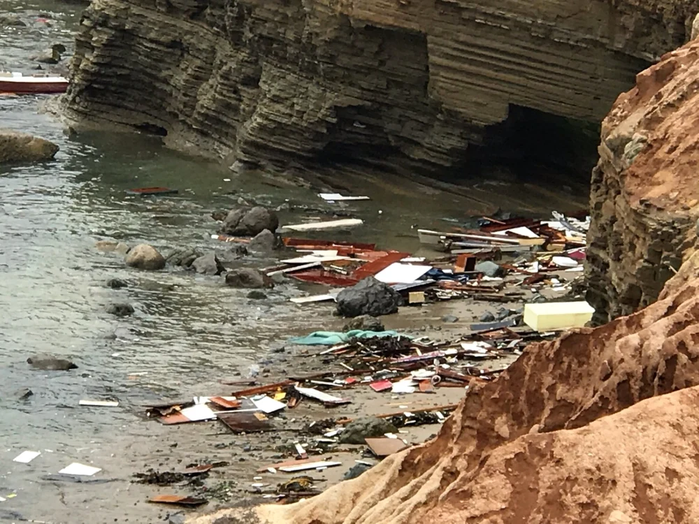 Ambarcaţiunea a naufragiat pe coastele Californiei foto:SDFD