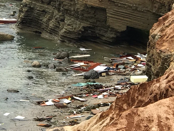 Ambarcaţiunea a naufragiat pe coastele Californiei foto:SDFD