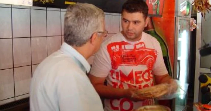 Ploieşti: Îngheţată preparată cu bormaşina la fast-food