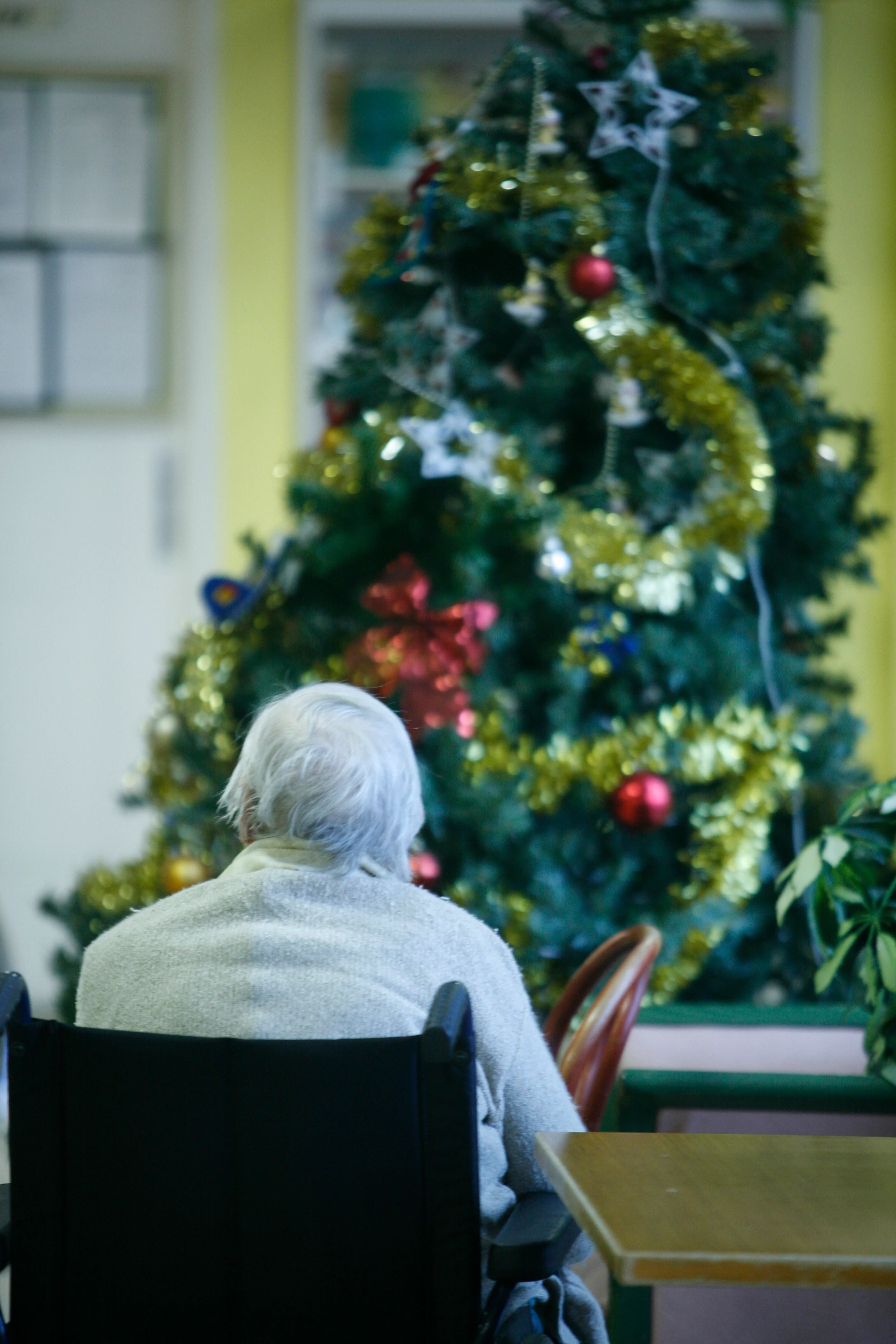 Cum trăiesc vârstnicii singuri din România: „Când oamenii trăiesc în singurătate, sistemul imunitar scade și au o fragilitate crescută“