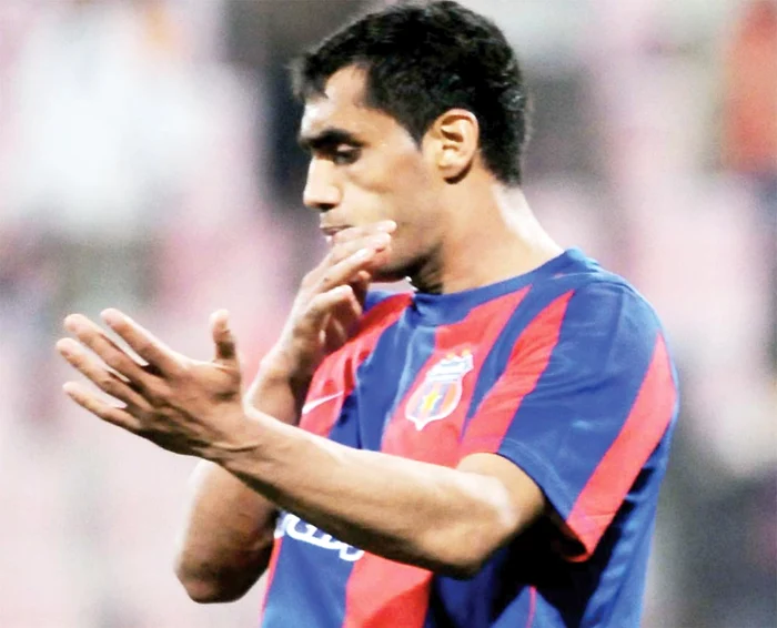 
    Bănel  fusese  învestit  căpitan  de Piţurcă  