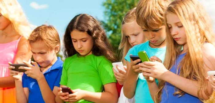 5% din adolescenţi sunt dependenţi de reţelele sociale, potrivit cercetătorilor olandezi FOTO: Shutterstock