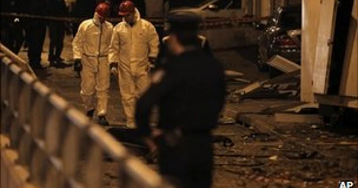 Bomba a fost pusă în faţa unui club de noapte