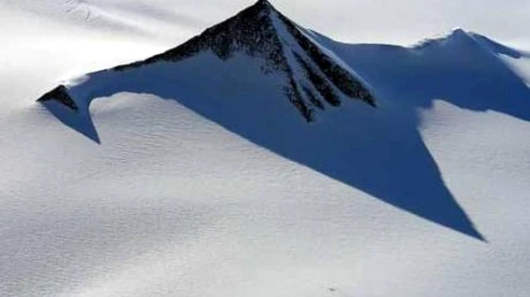 Piramide descoperite în Antarctica jpeg