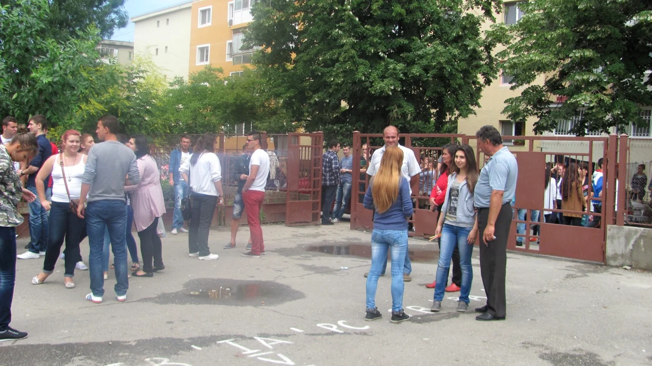 Elevii susţin miercuri, 3 iulie, proba scrisă la Istorie, la examenul de Bacalaureat 2013 FOTO Adevărul
