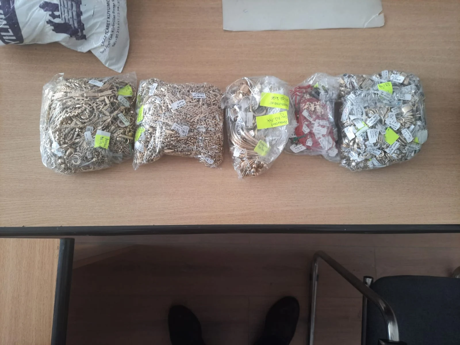 ANAF a confiscat peste 32 kg de bijuterii de aur și argint, în urma controalelor din Bacău