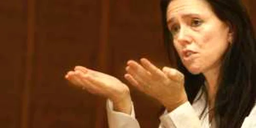 Julie Taymor, în vârstă de 58 de ani, a venit la Bucureşti săptămâna trecută şi a fost prezentă la proiecţia peliculei „Furtuna"
