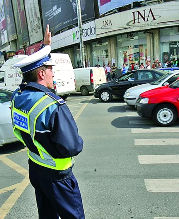 
    Rusescu a marcat ambele goluri ale victoriei Stelei in meciul cu Rio AveFoto: Mediafax  